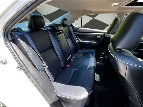 Used 2018 Toyota Corolla XLE FWD image 26