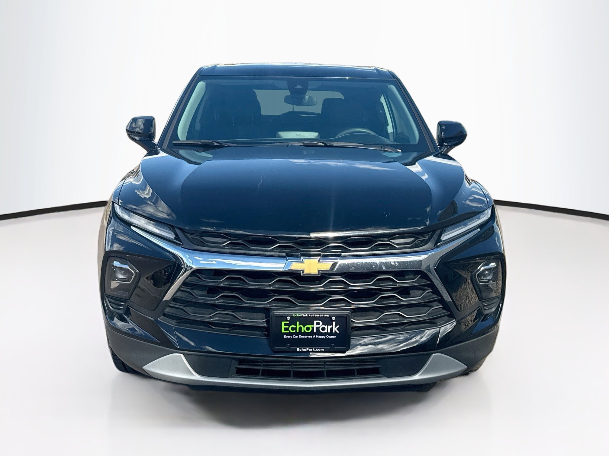 Used 2025 Chevrolet Blazer LT AWD/4WD image 2