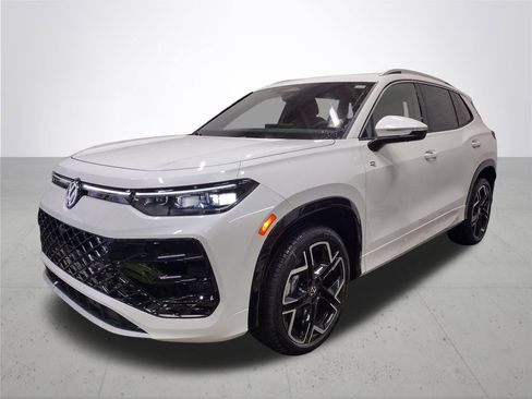 New 2026 Volkswagen Tiguan SEL R-Line image 2