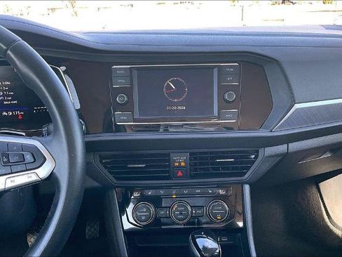 Used 2024 Volkswagen Jetta SE FWD image 6