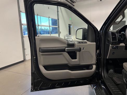 Used 2017 Ford F150 XLT w/ Equipment Group 302A Luxury AWD/4WD image 25