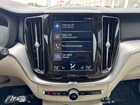 Used 2019 Volvo XC60 T5 Momentum w/ Multimedia Package AWD/4WD image 25