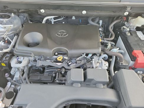 Used 2022 Toyota RAV4 XLE Premium image 8