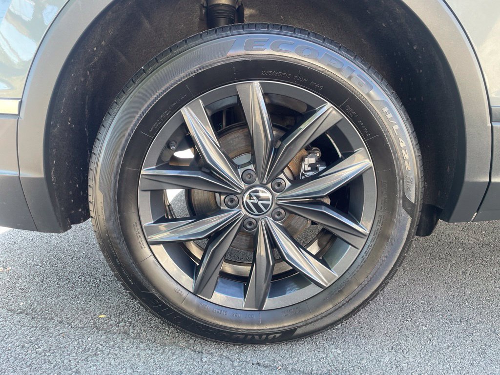 Certified 2024 Volkswagen Tiguan SE AWD/4WD image 12