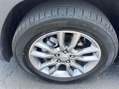 Certified 2024 GMC Terrain SLT AWD/4WD image 31