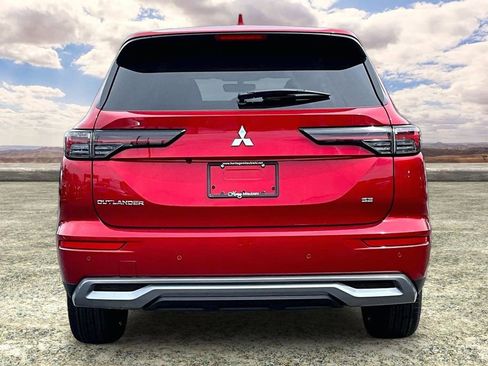 New 2026 Mitsubishi Outlander FWD image 4