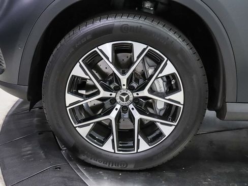 Used 2025 Mercedes-Benz GLC 350e 4MATIC image 9