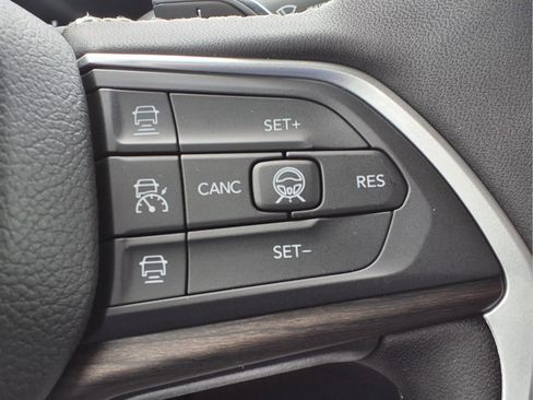 New 2026 Jeep Grand Cherokee L Limited RWD image 13