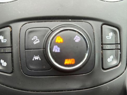 Used 2022 GMC Terrain SLT w/ Infotainment Package II image 26