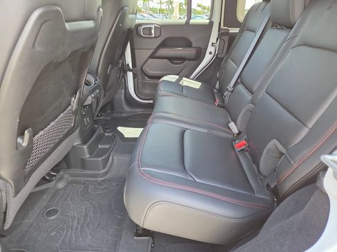 Used 2025 Jeep Wrangler Unlimited Rubicon AWD/4WD image 23