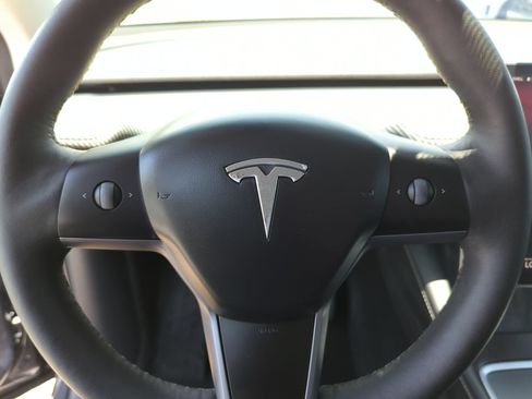 Used 2023 Tesla Model Y Long Range AWD/4WD image 32