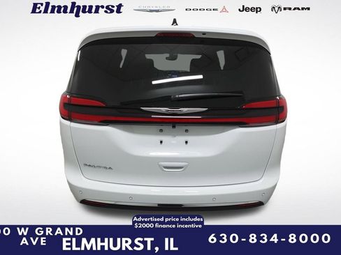 New 2026 Chrysler Pacifica Select image 5
