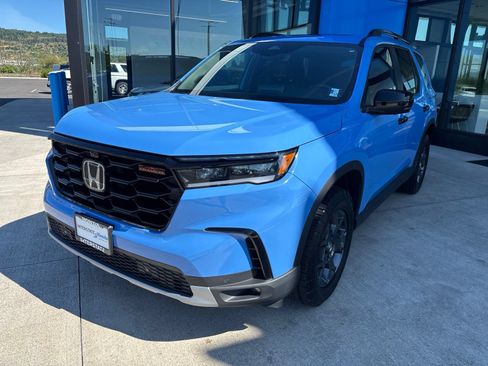 Used 2025 Honda Pilot TrailSport image 1