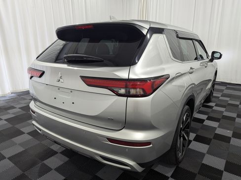 Used 2023 Mitsubishi Outlander SE AWD/4WD image 6