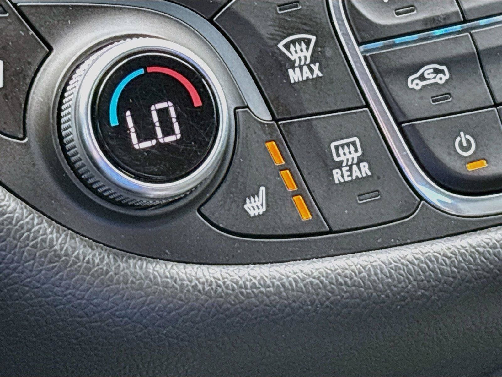Used 2018 Chevrolet Malibu Premier w/ Driver Confidence Package FWD image 16