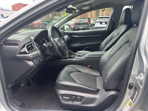 Used 2023 Toyota Camry SE FWD image 11