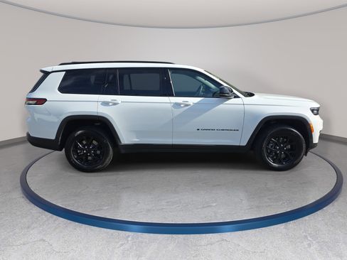 Certified 2025 Jeep Grand Cherokee L Altitude AWD/4WD image 4