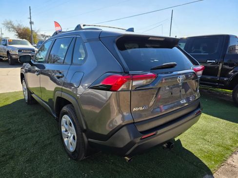 Used 2019 Toyota RAV4 LE w/ Carpet Mat Package image 7