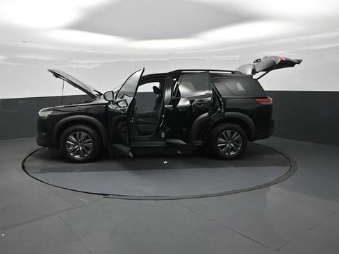 Used 2025 Nissan Pathfinder SV AWD/4WD image 29