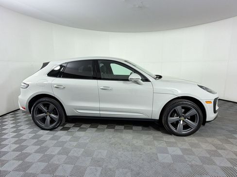 Certified 2025 Porsche Macan AWD/4WD image 9