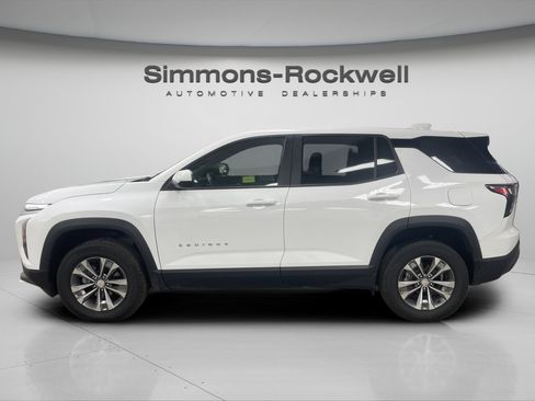 Used 2025 Chevrolet Equinox LT AWD/4WD image 2