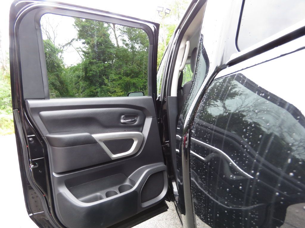 Used 2021 Nissan Titan SV w/ SV Convenience Package AWD/4WD image 18