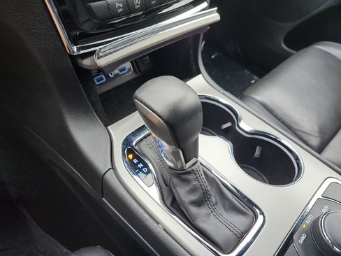 Used 2019 Jeep Grand Cherokee Limited w/ Luxury Group II AWD/4WD image 24