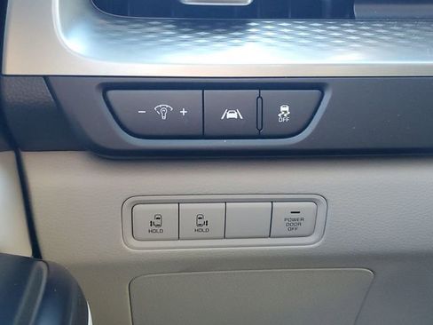 Used 2022 Kia Carnival LX image 26