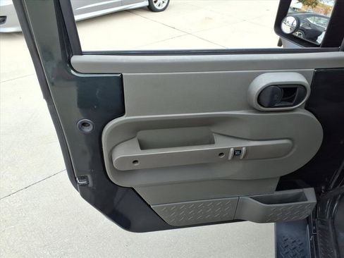 Used 2010 Jeep Wrangler Rubicon w/ PWR Convenience Group image 20