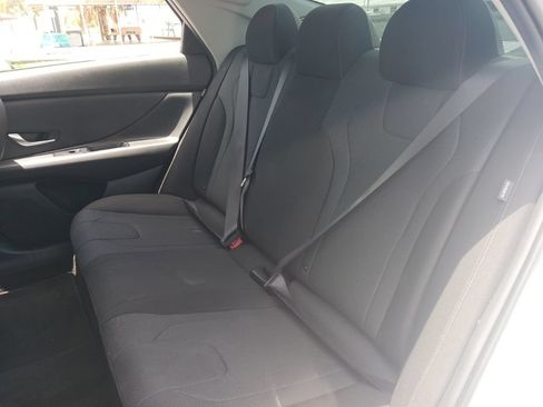 Used 2025 Hyundai Elantra SE FWD image 12