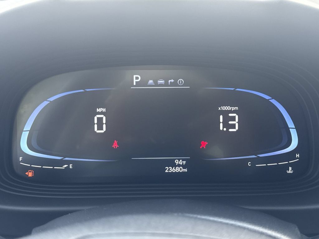 Used 2024 Hyundai Venue Limited FWD image 27