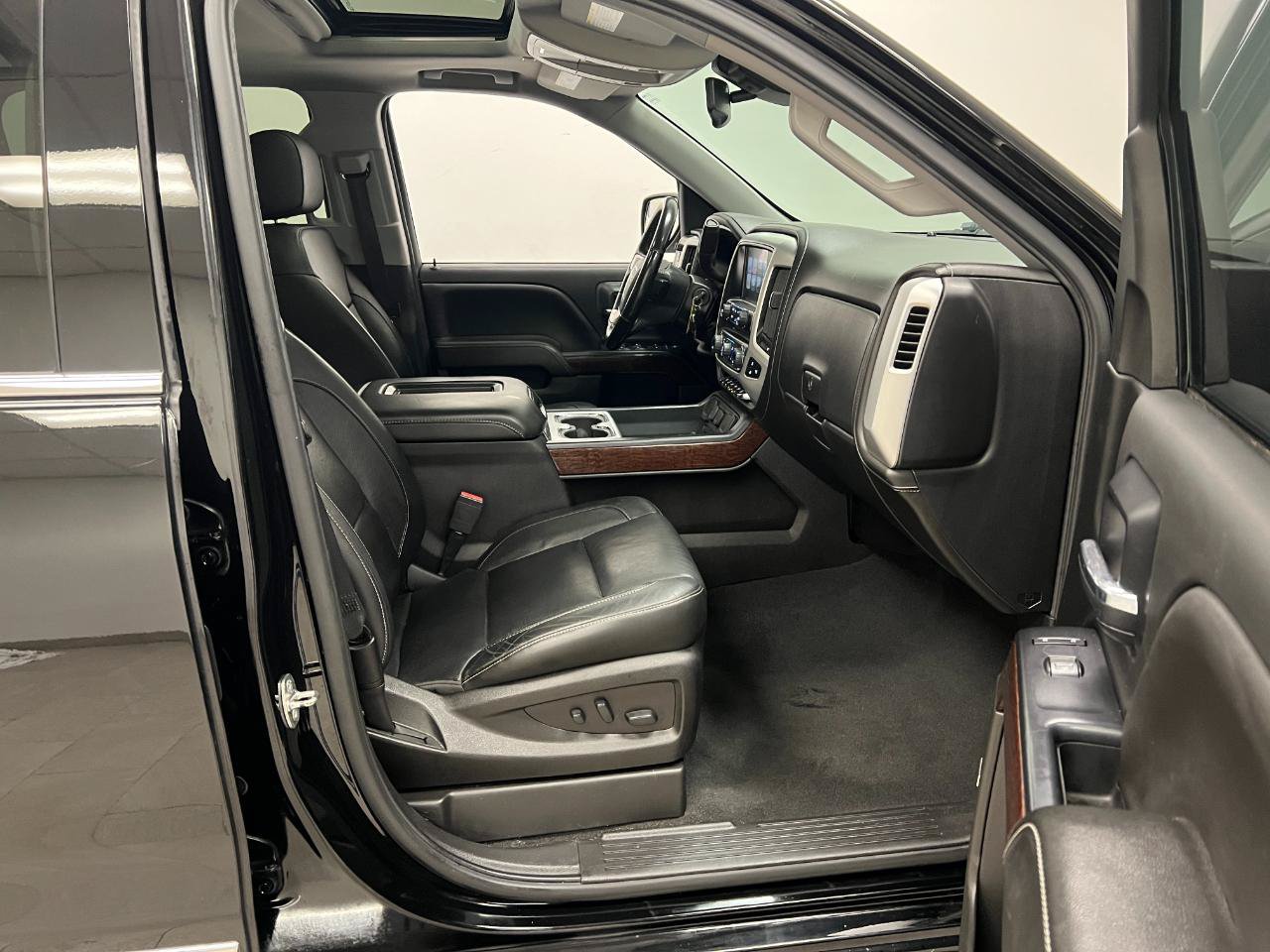 Used 2018 GMC Sierra 1500 SLT AWD/4WD image 28
