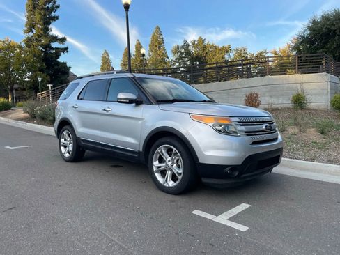 Used 2015 Ford Explorer Limited image 1