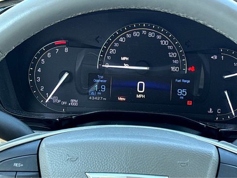 Used 2017 Cadillac XT5 Luxury w/ Driver Awareness Package image 5