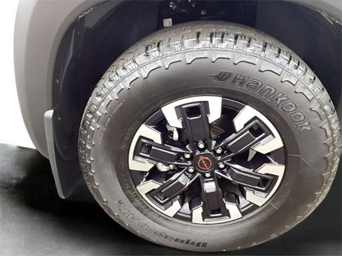 Used 2024 Nissan Frontier PRO-4X w/ Pro Convenience Package image 12
