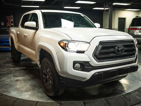 Used 2023 Toyota Tacoma SR5 w/ Technology Package AWD/4WD image 5