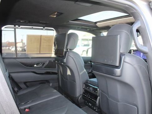 Used 2024 Lexus LX 600 4WD w/ Luxury Package image 23