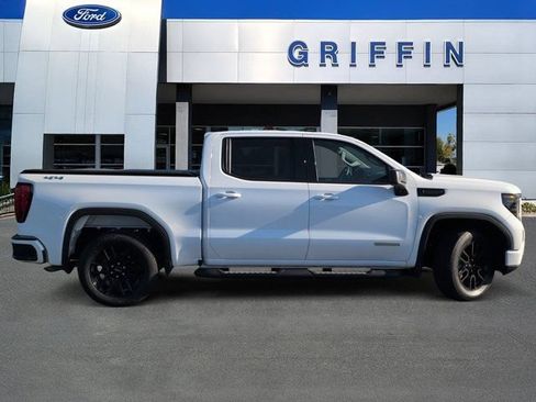 Used 2024 GMC Sierra 1500 Elevation AWD/4WD image 3