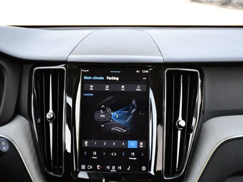 Certified 2025 Volvo XC60 B5 Plus image 21