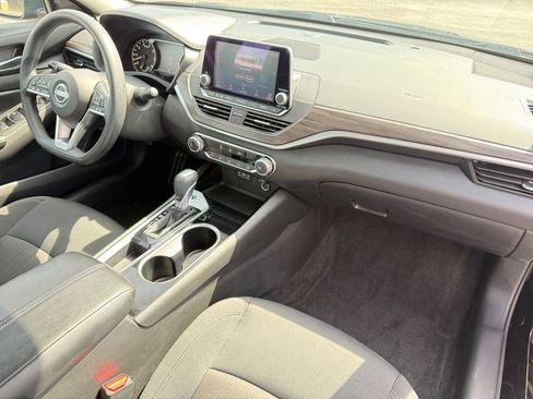 Used 2024 Nissan Altima 2.5 SV FWD image 17