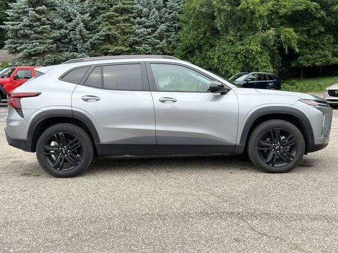Used 2024 Chevrolet Trax ACTIV w/ Sunroof Package FWD image 38