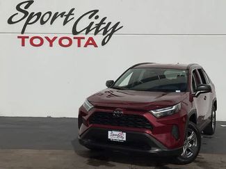 Used 2025 Toyota RAV4 LE video 1