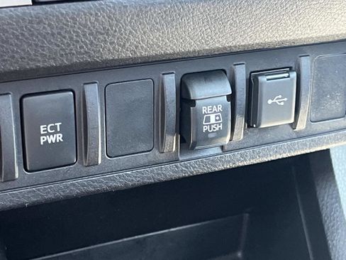 Used 2022 Toyota Tacoma SR5 AWD/4WD image 36