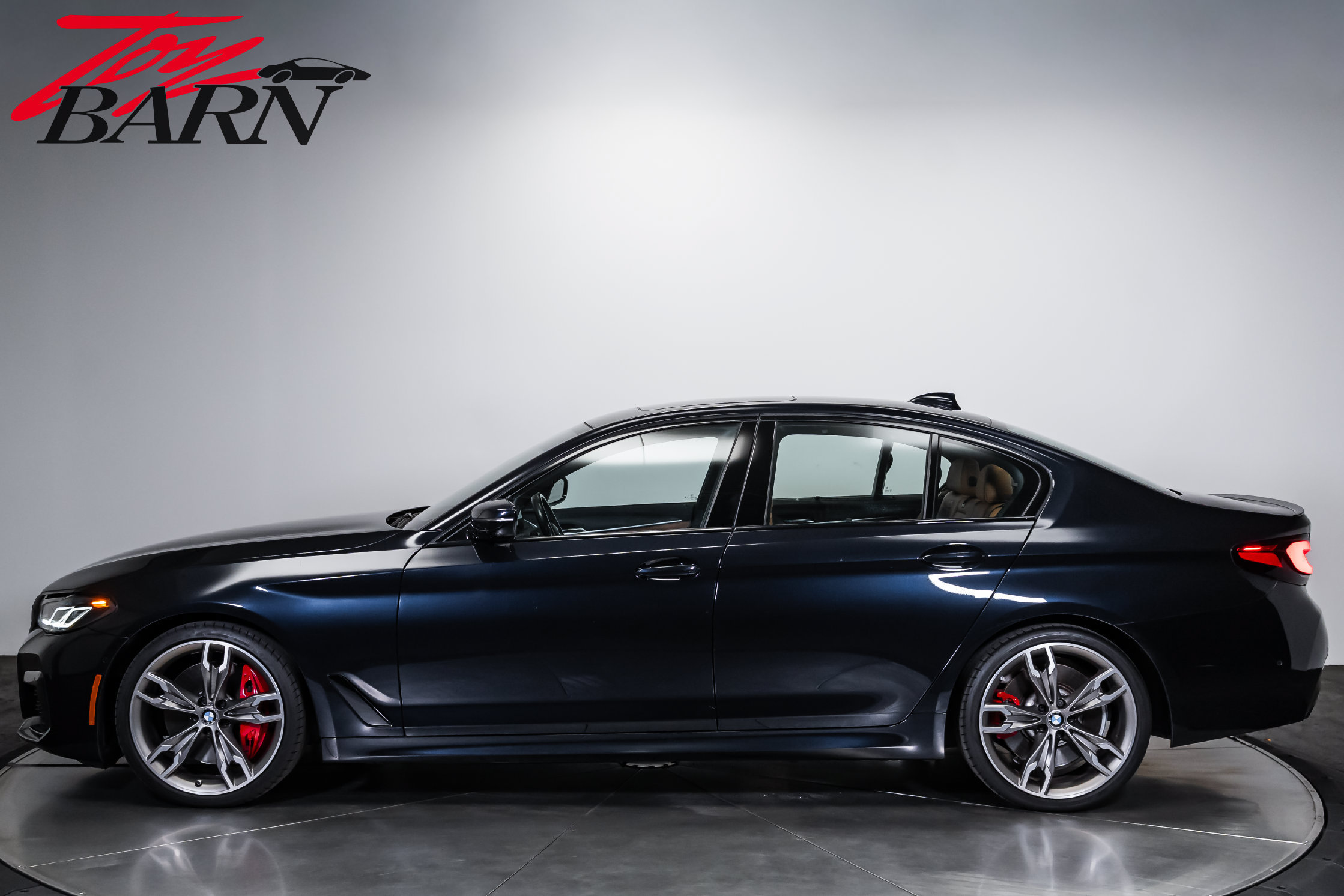 Used 2023 BMW M550i xDrive w/ Executive Package AWD/4WD image 2