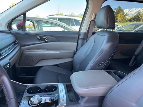 Certified 2025 Kia Carnival EX FWD image 6