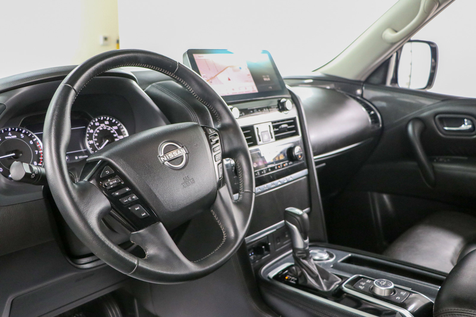 Used 2021 Nissan Armada SV w/ SV Appearance Package RWD image 23