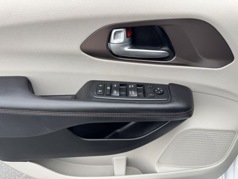 Used 2018 Chrysler Pacifica Touring Plus image 10