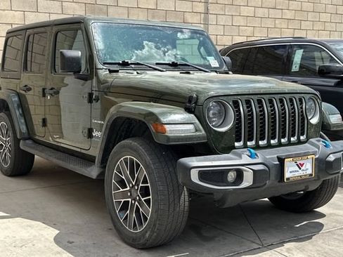 Used 2023 Jeep Wrangler Unlimited Sahara AWD/4WD image 3