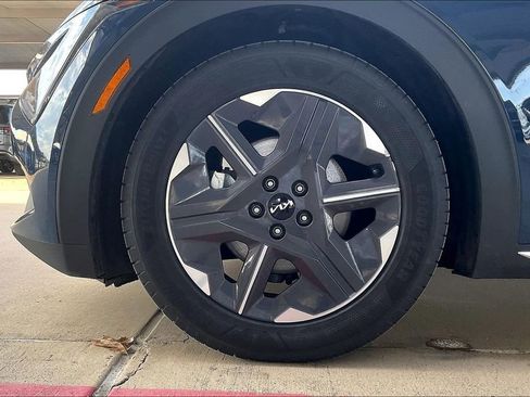 Used 2025 Kia EV6 Light image 9