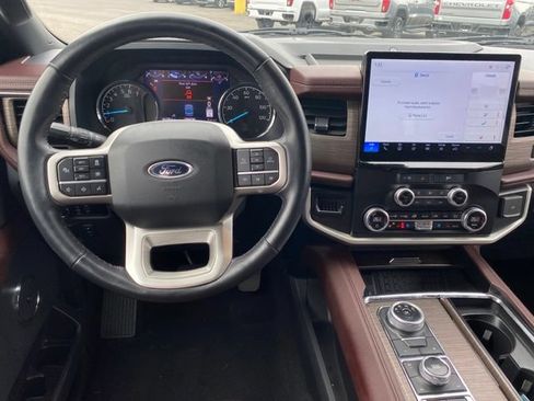 Used 2024 Ford Expedition Limited AWD/4WD image 7